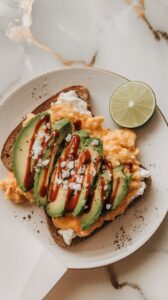 Spicy Sriracha Egg & Cottage Cheese Toast