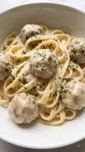 Crockpot Creamy Alfredo Meatballs